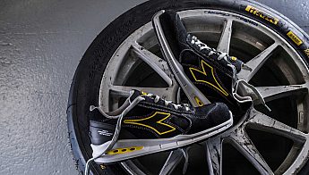 Schoenen auto werkplaats